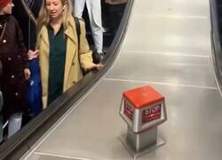 Enlace a Igual no han llegado las escaleras mecánicas ahí de donde viene