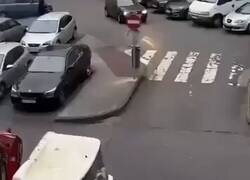 Enlace a Cuán de loco debes estar para ir amenazando con una sierra mecánica