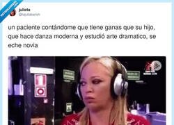 Enlace a ¿Nadie le avisa?, por @lajuliabarish