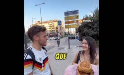 Enlace a Qué tiene 100 pies y no camina