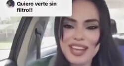 Enlace a Más que chica yo la llamaría abuela entrada en años