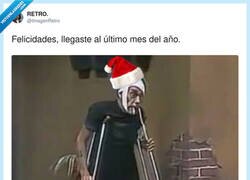 Enlace a Yo llegando a diciembre con espíritu navideño y daño permanente, por @ImagenRetro