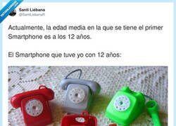 Enlace a Con razón ahora tengo ansiedad, mi primer ‘móvil’ también era sacapuntas, por @SantiLiebanaR