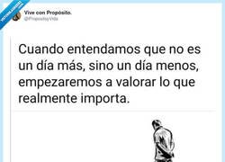 Enlace a Yo entendiendo que la vida se acaba y aún así dándole aceptar a ‘posponer alarma’