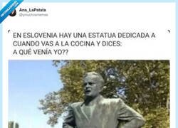 Enlace a Yo cada vez que entro al salón y me acuerdo de que no vivo solo, por @ymuchosmemes