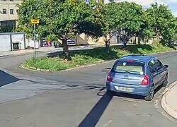 Enlace a El del coche, por ir de listo, ya puede ir al concesionario. Y el del bus, qué cabronazo