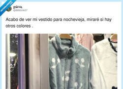 Enlace a Nochevieja temática: ‘me quedé en casa pero me obligaron a venir’, por @86Monik37
