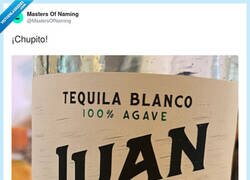 Enlace a Yo diciendo “solo una copa y me voy” y el tequila respondiendo: JUAN. MORE. TIME, por @MastersOfNaming