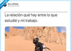 Enlace a Mi carrera y mi curro tienen la misma relación que yo con la estabilidad: ninguna, por @ymuchosmemes
