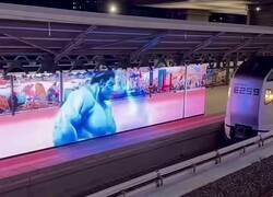 Enlace a El metro de Tokio cuenta con un llamativo anuncio de PlayStation, por @DiccionarioVIP