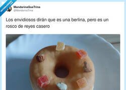 Enlace a El roscón de Reyes versión 2026: minimalista, sin relleno y con dos almendras de decoración emocional, por @MandarinaTrina