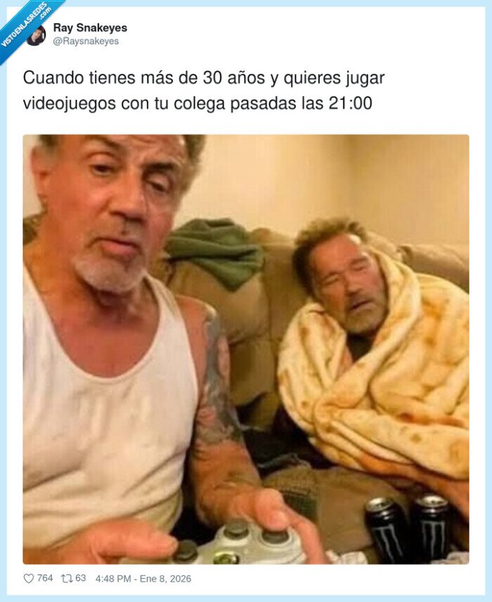 videojuegos,amigos,noche,cansancio,couch