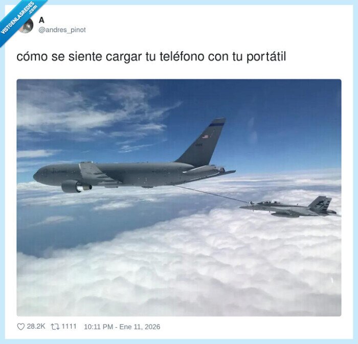 1712221 - Cargar el móvil con el portátil: tú perdiendo un 30% de batería para que él suba un 2%, por @andres_pinot