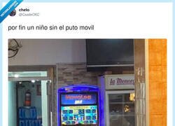 Enlace a Tranquilos, que el niño no tiene móvil… solo una tragaperras en modo avión, por @CaadeOKC