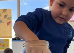 Enlace a Profe: “experimento con una naranja” Yo: “vale, pero ¿a qué hora se bebe el bote?”, por @anonimo_jones