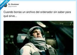 Enlace a Yo borrando un archivo que “no sirve” y viendo cómo el PC se va a tomar 51 años sabáticos, por @grumositor