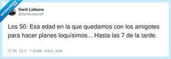 Enlace a A los 50 los planes locos son: cenar a las 7 y en casa antes de que se te enfríe la espalda, por @SantiLiebanaR
