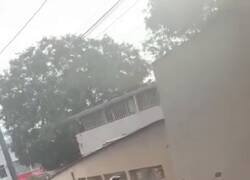 Enlace a Señora se mete una buena nata al intentar chafardear el accidente, por @RealTimeRating