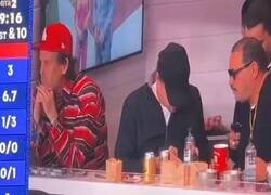 Enlace a Qué es lo que está haciendo ahí Leo en la Superbowl?