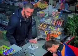 Enlace a Yo pagando en silencio para no despertarte, pero que quede constancia en cámara, por @PropositoyVida