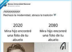 Enlace a En 2080 lo vintage no es la ropa, es tener dignidad, por @nacional_memes