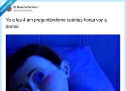 Enlace a Yo a las 4: calculando si me compensa dormir o ya me pongo a desayunar, por @Guarromantico_