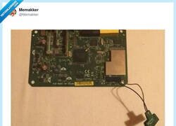 Enlace a No sé arreglar el WiFi, pero intimido con la placa base, por @Memakker