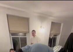 Enlace a Las probabilidades de ser atacado por un colchón son bajas… pero nunca son cero, por @DetallePop