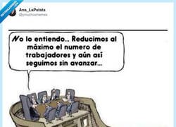 Enlace a Hemos recortado hasta al que remaba y aún nos extraña no avanzar, por @ymuchosmemes