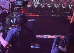 Enlace a Los implantes de Cardi B fueron vistos saliendo de su piel en el escenario