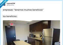 Enlace a Beneficios: una nevera, una mesa… y el privilegio de comer mirando la puerta de salida, por @LeyvaCFM_