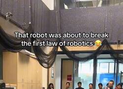 Enlace a Ojo que los robots se cabrean y se rebelan como en Terminator, por @gonziver