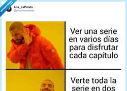 Enlace a Yo: “un capítulo y a dormir” / Yo a las 4:37: “bueno, ya casi acabo la temporada”, por @ymuchosmemes