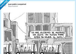 Enlace a Turismo de guerra: si no hay selfie con alguien pobre, ¿cómo presumo luego?, por @jpcompaired