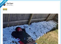 Enlace a Yo en marzo: bañador, chanclas y fe en que el sol pueda con todo, por @TheFigen_