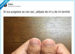 Enlace a Esos pulgares no desbloquean el móvil, desbloquean maldiciones, por @DubzyOnceAgain