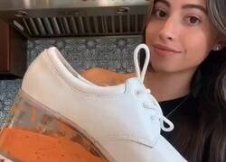 Enlace a Mi madre: “Aquí no entras con esos zapatos” — yo: “Tranqui, son tupper, vengo a llevarme croquetas”, por @anonimo_jones