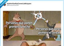 Enlace a El único orden correcto: primero el bol, luego ya os peleáis vosotros, por @BocataJamonEHM
