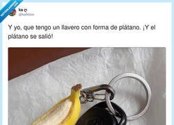 Enlace a Si te la pela todo, éste es tu llavero, por @kafklore