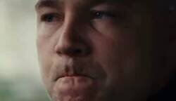 Enlace a Yo en el pasillo de salsas picantes fingiendo que distingo algo más que el color de la etiqueta, por @Ma_WuKong