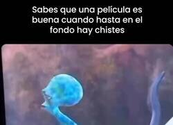 Enlace a El protagonista no me interesa, pero el extra del fondo es cine, por @MundoDeBigotes