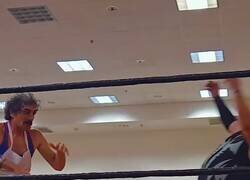 Enlace a ¿Boxeo con pizza? por @Memakker