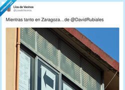 Enlace a El tablón del portal ya es más pasivo-agresivo que el grupo de WhatsApp de la comunidad, por @LiosdeVecinos