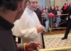 Enlace a Lo que me faltaba por ver, el Papa haciendo el Six Seven