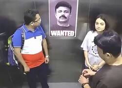 Enlace a Cuando entras al ascensor y el cartel de ‘SE BUSCA’ se parece sospechosamente a ti, por @MartaCecilia36