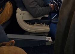 Enlace a Así se siente volar en RyanAir, por @Thor_luisXVII