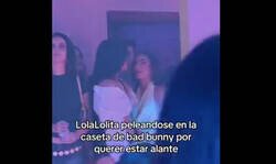 Enlace a Lola Lolita ha sido grabada protagonizando una discusión en mitad del concierto de Bad Bunny, supuestamente por querer estar en primera fila de la casita