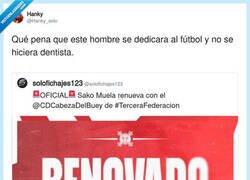 Enlace a Qué pena que este chaval se dedicara al fútbol y no se hiciera ortodoncista, mira cómo brilla, por @Hanky_solo