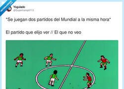 Enlace a Cuando tu compa ve el partido y tú solo ves a Homer haciendo un chilena sin ni idea de lo que pasa, por @Supertramp9713