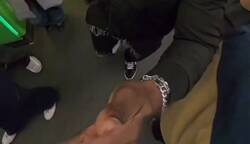 Enlace a Este tío va a saco retratando a todos los carteristas que ve en el metro